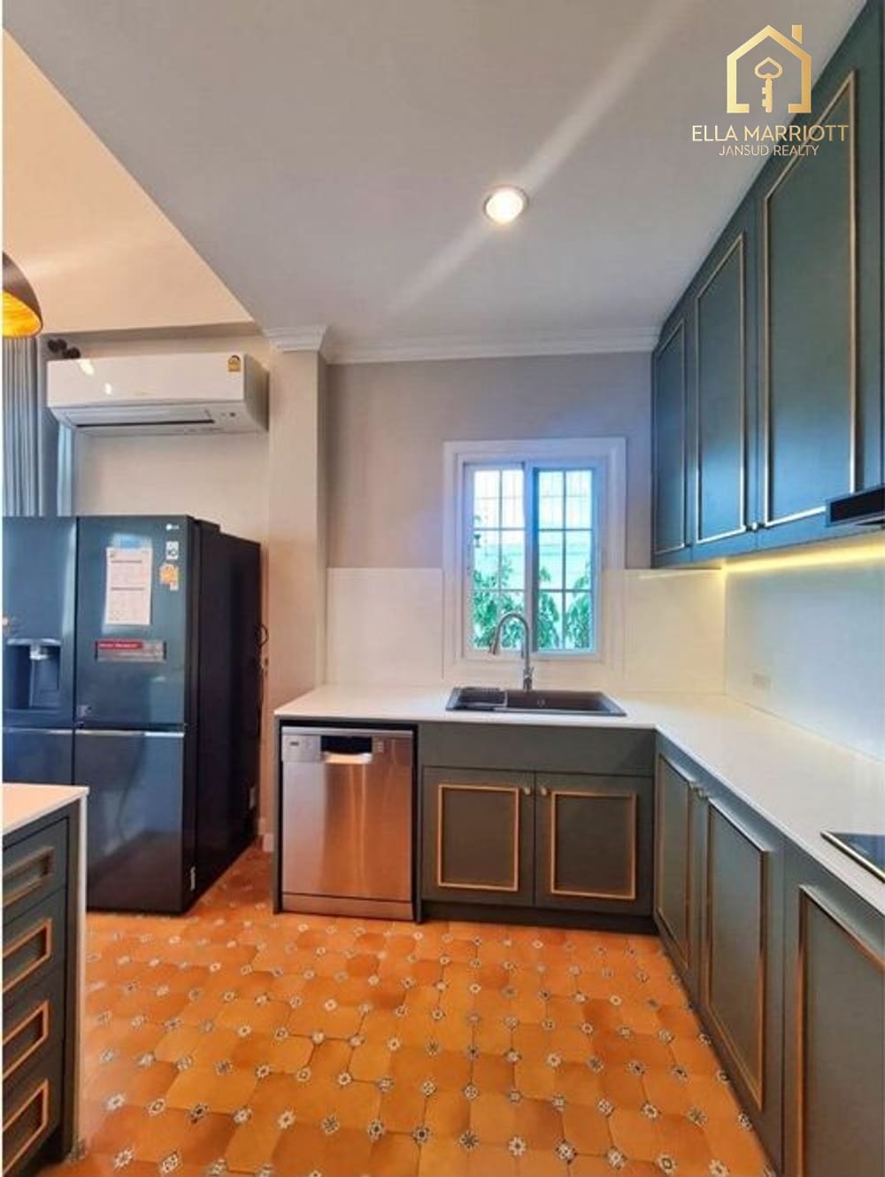 Luxury 5-Bedroom Pool Villa in Bang Na | 350 SQM | Pet-Friendly 6