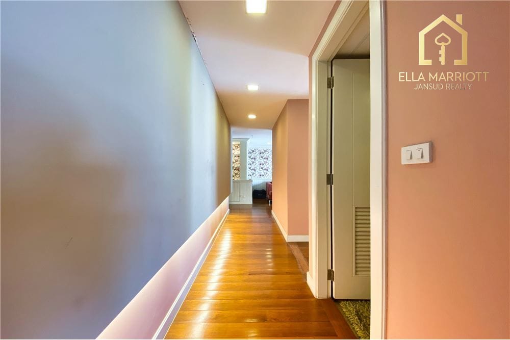2-Zimmer-Eigentumswohnung in Phrom Phong zu verkaufen - 79m² im 11. Stock, 17 Gehminuten zur BTS, mit Mieter verkauft. 12