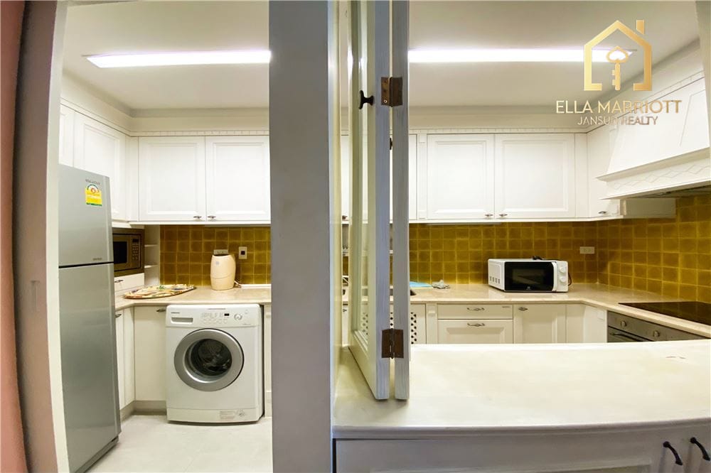 2-Zimmer-Eigentumswohnung in Phrom Phong zu verkaufen - 79m² im 11. Stock, 17 Gehminuten zur BTS, mit Mieter verkauft. 3