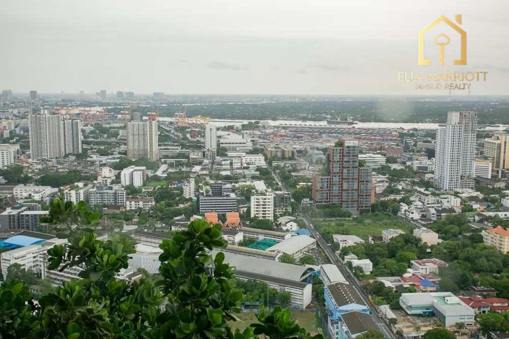 Beautiful 3 Bedrooms 3 Bathrooms on Sukhumvit road. 32