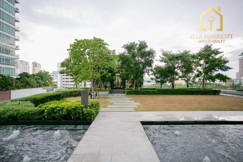 Beautiful 3 Bedrooms 3 Bathrooms on Sukhumvit road. 40