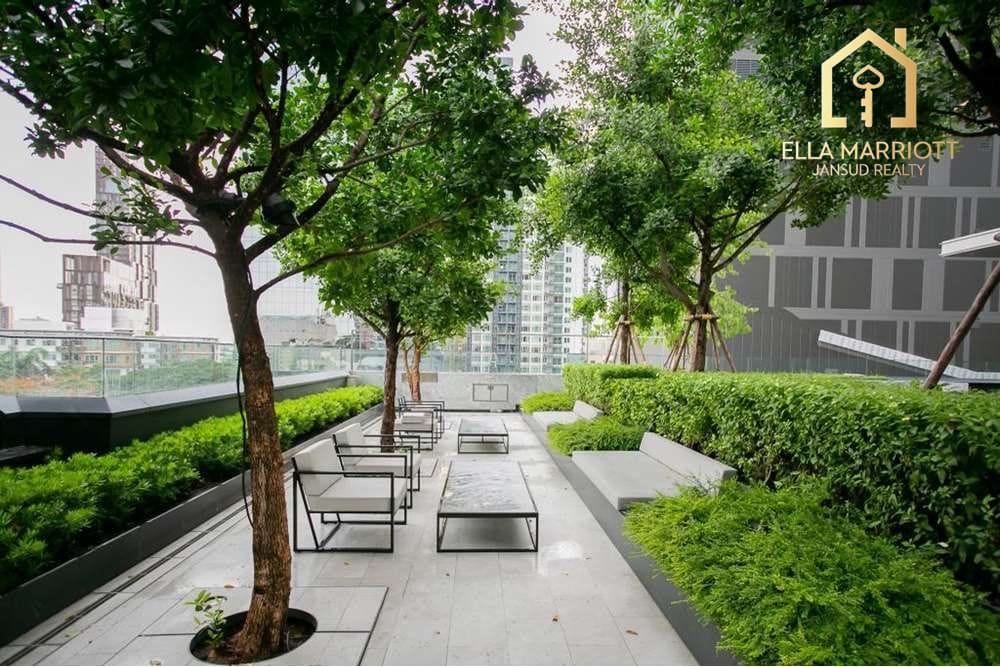 Beautiful 3 Bedrooms 3 Bathrooms on Sukhumvit road. 44