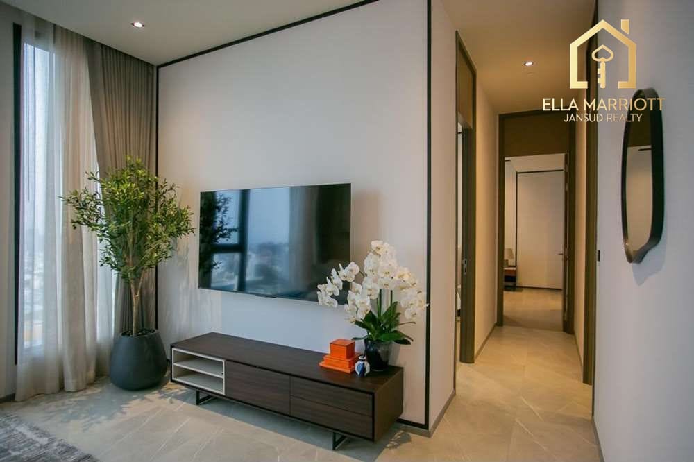 Beautiful 3 Bedrooms 3 Bathrooms on Sukhumvit road. 9