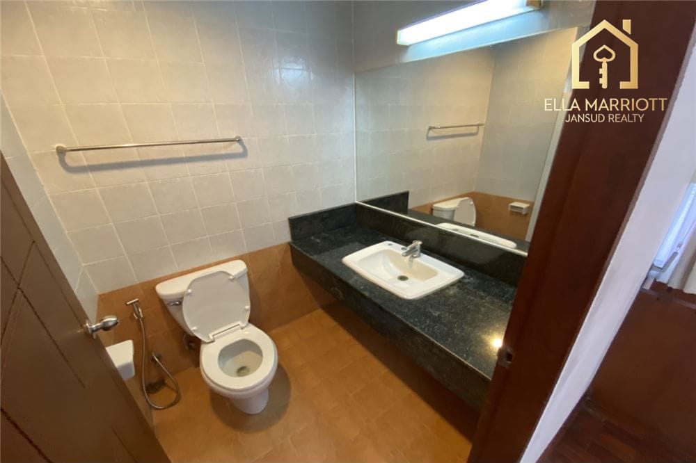 1 Schlafzimmer Wohnung zur Miete für 35.000 | 60m² mit Balkon Nähe BTS Phrom Phong 6