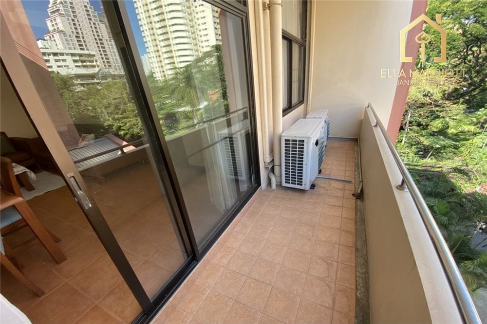 1 Schlafzimmer Wohnung zur Miete für 35.000 | 60m² mit Balkon Nähe BTS Phrom Phong 8