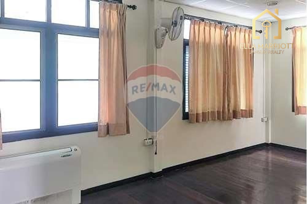 Modern 3+1 Bedroom Detached House for Sale in Sathorn 2