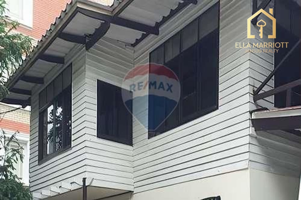 Modern 3+1 Bedroom Detached House for Sale in Sathorn 3