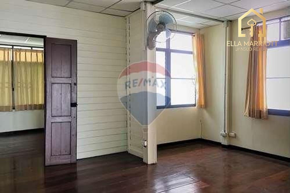 Modern 3+1 Bedroom Detached House for Sale in Sathorn 6