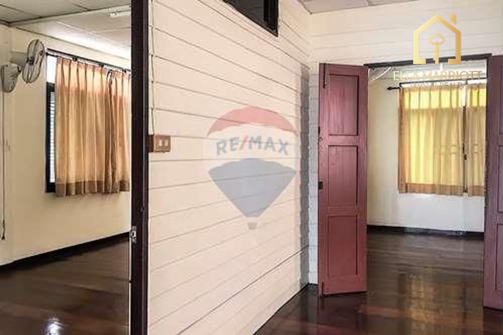 Modern 3+1 Bedroom Detached House for Sale in Sathorn 9