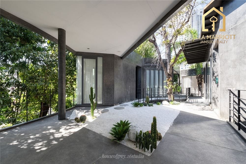 For Sale with Tenant Single House with Private Pool on Sukhumvit 26 6