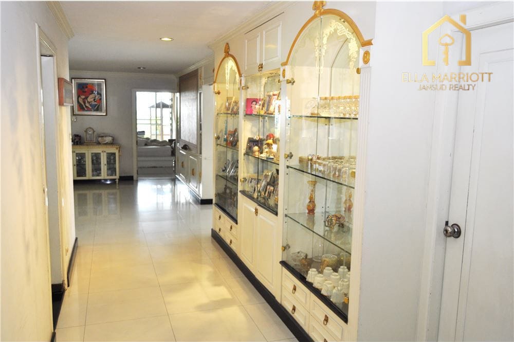 3-Bedroom Condo in Heart of Central Bangkok 10