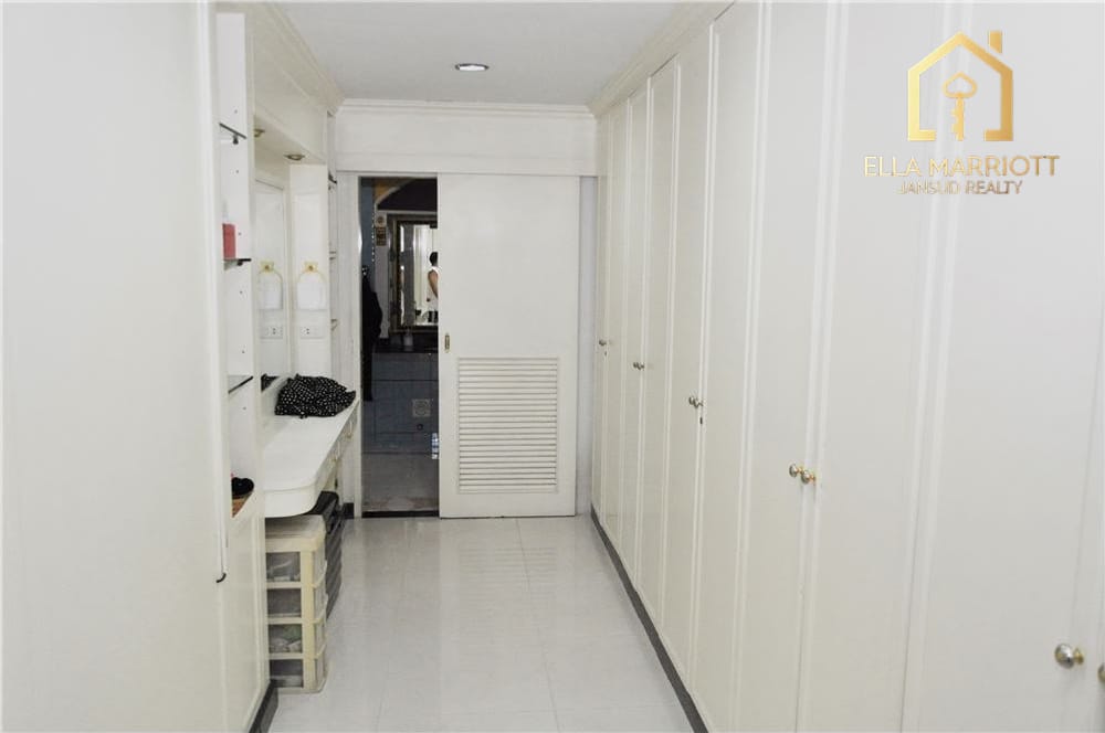 3-Bedroom Condo in Heart of Central Bangkok 11
