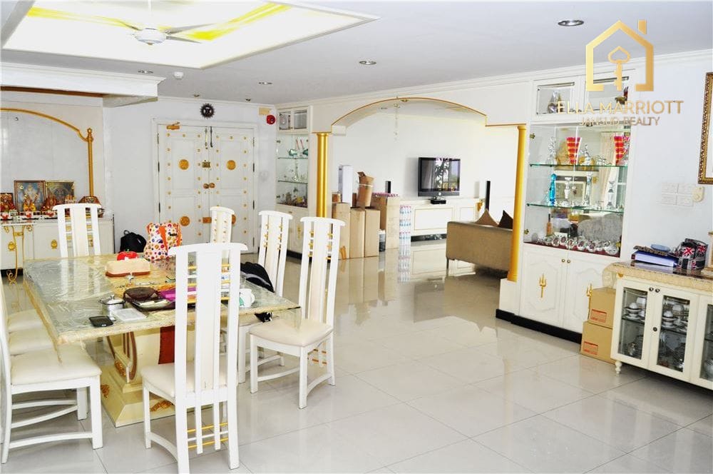 3-Bedroom Condo in Heart of Central Bangkok 2