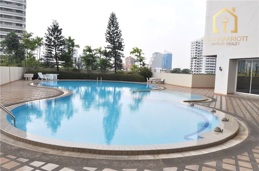3-Bedroom Condo in Heart of Central Bangkok 24