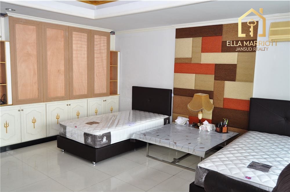 3-Bedroom Condo in Heart of Central Bangkok 5