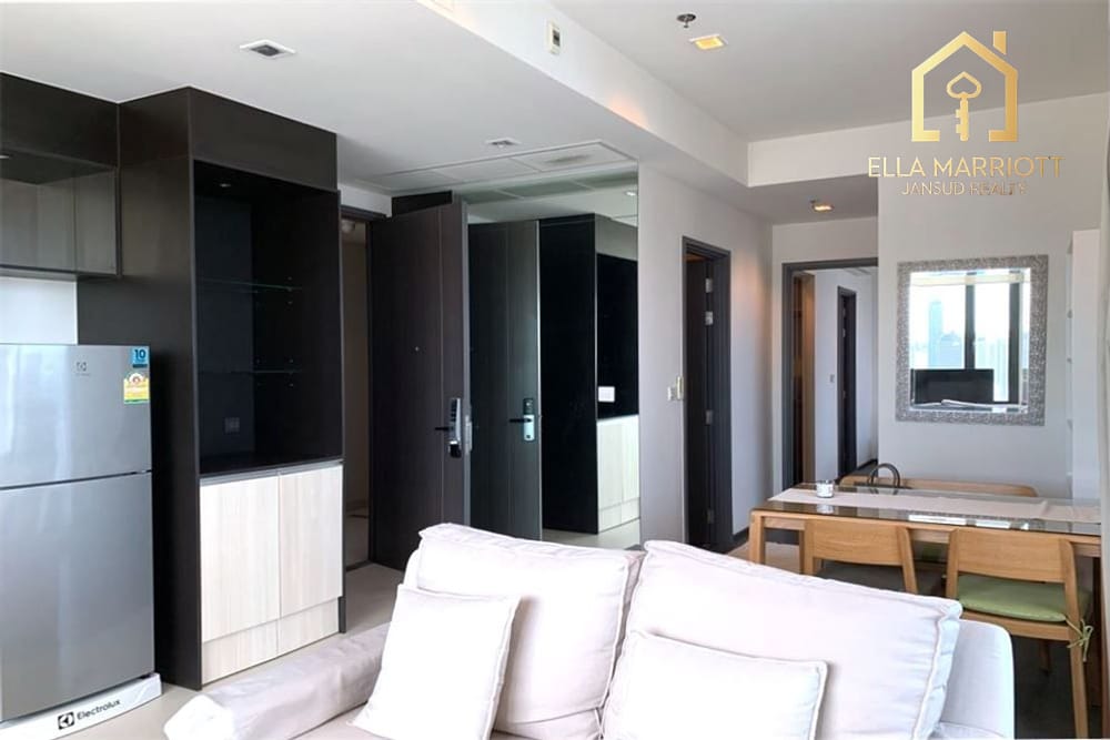 A modern, corner room with a spectacular view 7 mins walk BTS Asoke. 3