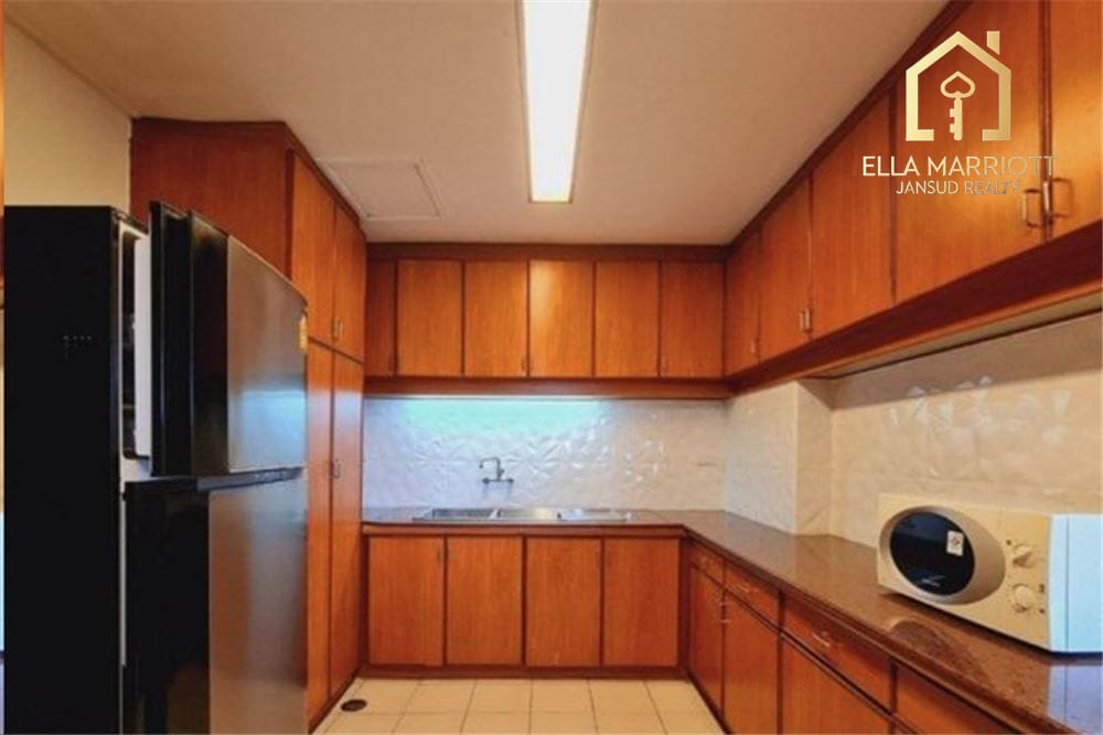 For Rent Cat friendly 3 bedrooms in Sukhumvit Phrom Phong 7