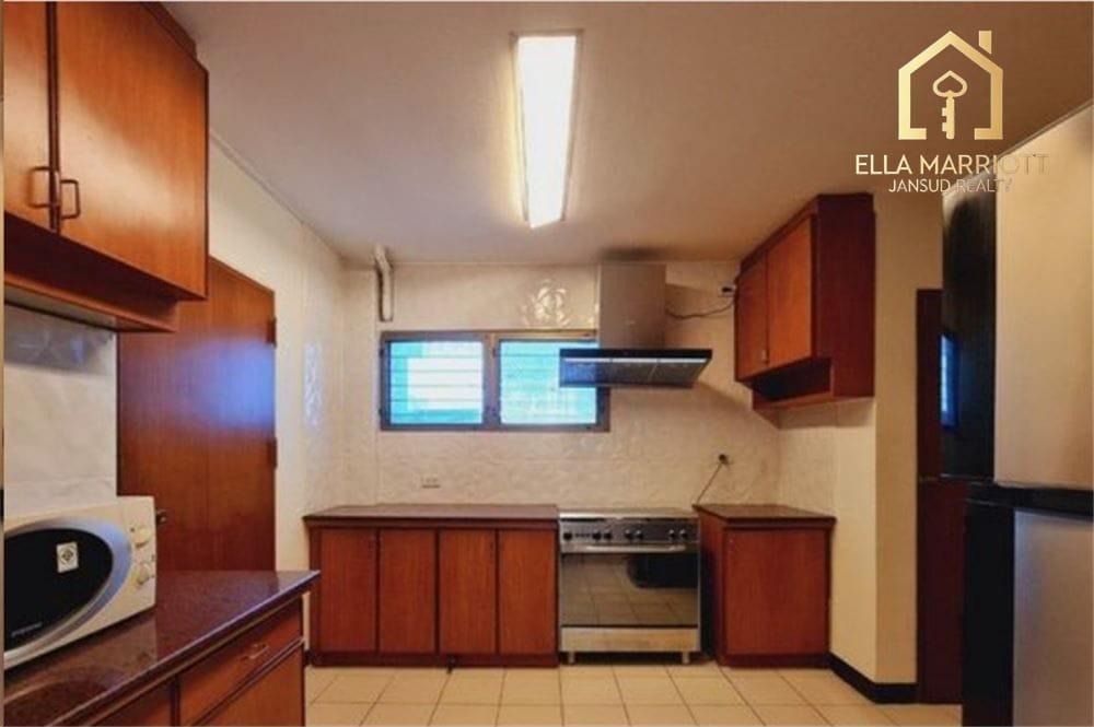 For Rent Cat friendly 3 bedrooms in Sukhumvit Phrom Phong 8