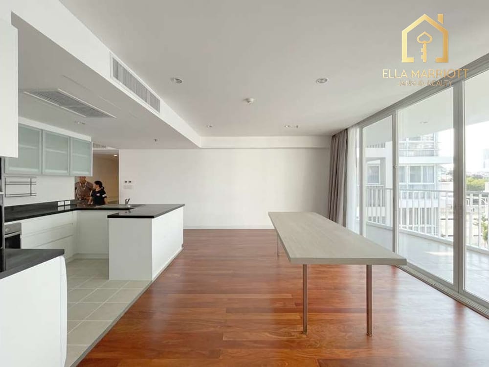 Rent 155K | 280sqm Reno 4BR | Huge Balcony | Pet-Friendly Ekkamai 1