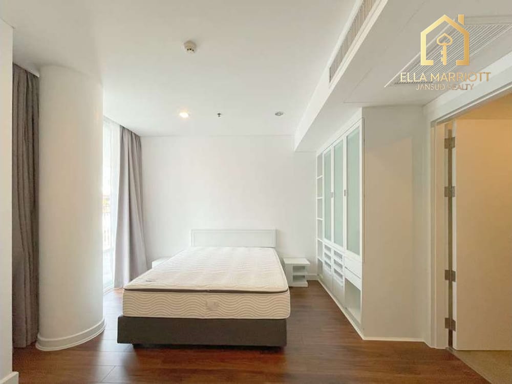 Rent 155K | 280sqm Reno 4BR | Huge Balcony | Pet-Friendly Ekkamai 11