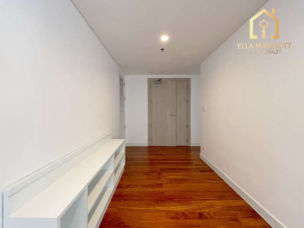 Rent 155K | 280sqm Reno 4BR | Huge Balcony | Pet-Friendly Ekkamai 13