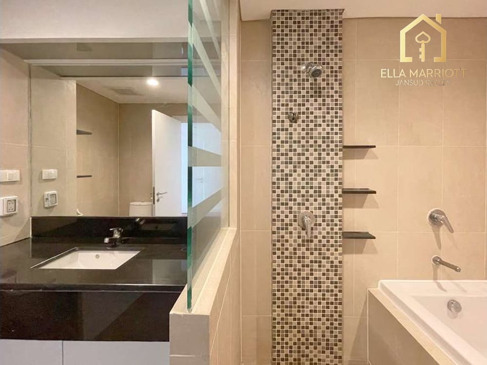 Rent 155K | 280sqm Reno 4BR | Huge Balcony | Pet-Friendly Ekkamai 19