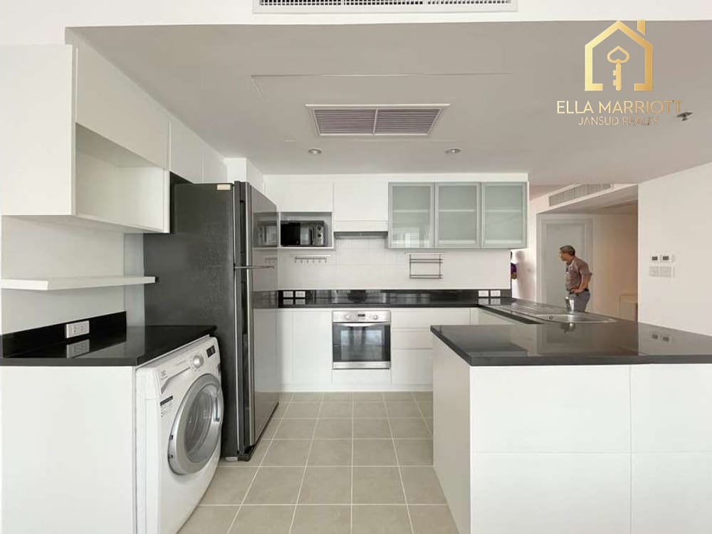 Rent 155K | 280sqm Reno 4BR | Huge Balcony | Pet-Friendly Ekkamai 2