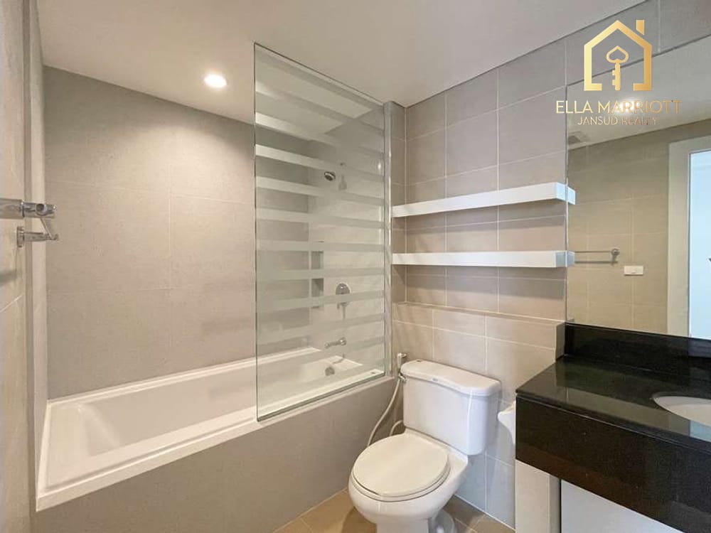 Rent 155K | 280sqm Reno 4BR | Huge Balcony | Pet-Friendly Ekkamai 22