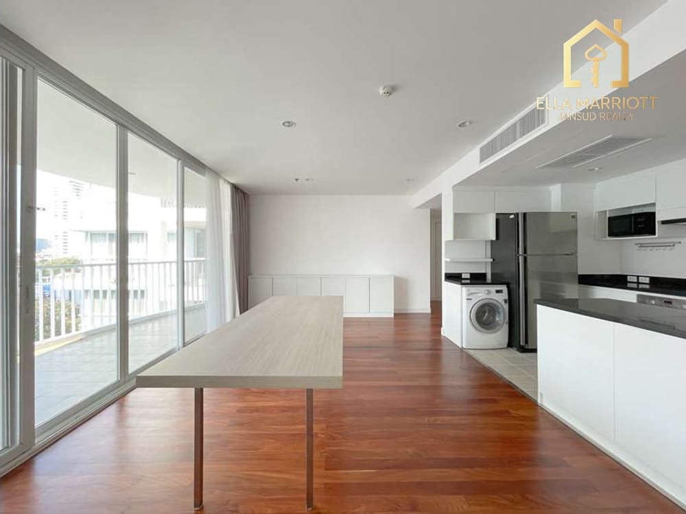 Rent 155K | 280sqm Reno 4BR | Huge Balcony | Pet-Friendly Ekkamai 4