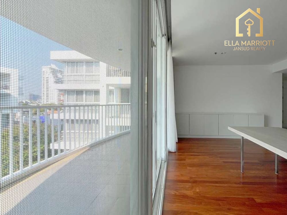 Rent 155K | 280sqm Reno 4BR | Huge Balcony | Pet-Friendly Ekkamai 5