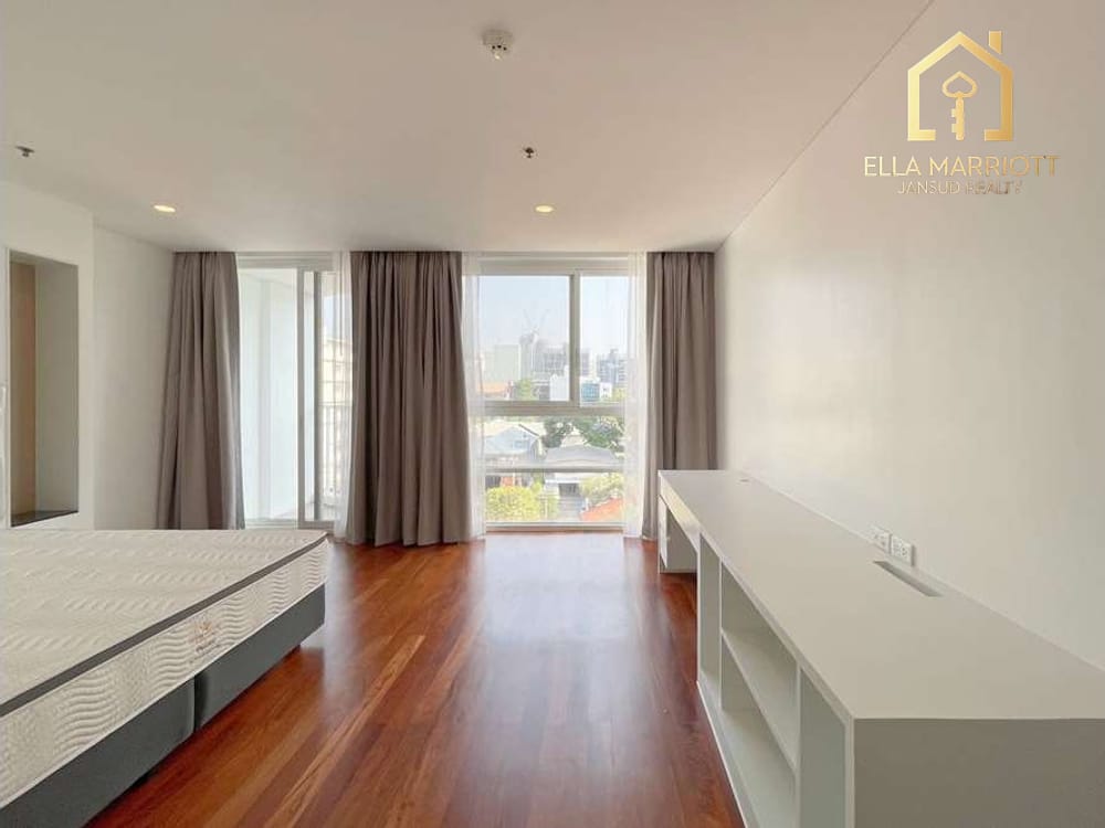 Rent 155K | 280sqm Reno 4BR | Huge Balcony | Pet-Friendly Ekkamai 9