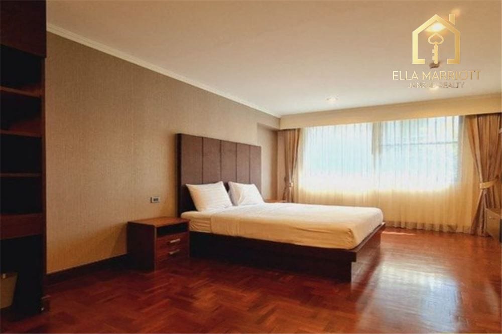 Geräumige 3-Schlafzimmer-Eigentumswohnung in Ruamrudee | 230m² mit Gartenblick | Nahe BTS Ploenchit 13