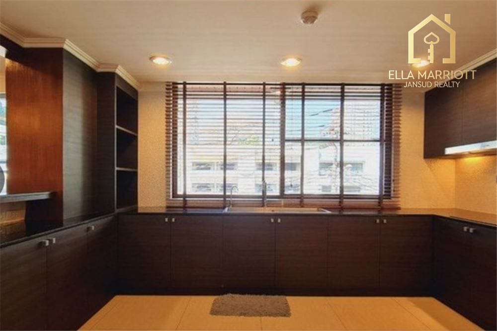Geräumige 3-Schlafzimmer-Eigentumswohnung in Ruamrudee | 230m² mit Gartenblick | Nahe BTS Ploenchit 6