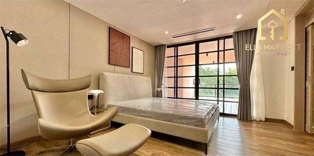 Sathorn: Luxurious 4BR Condo for Rent 11