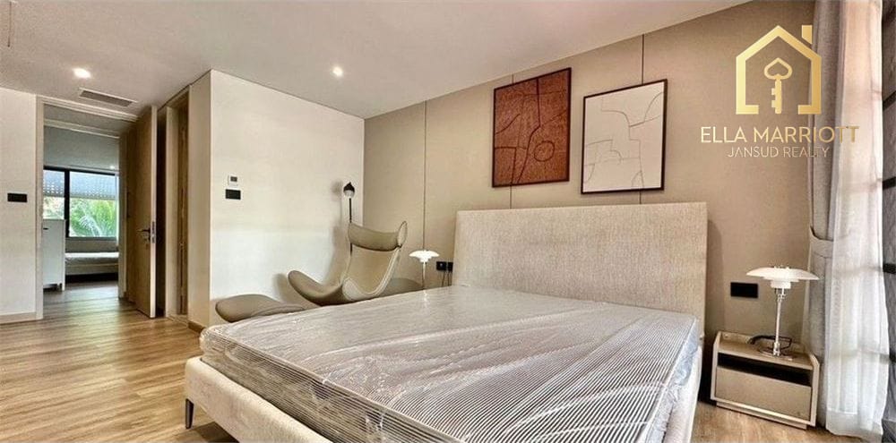 Sathorn: Luxurious 4BR Condo for Rent 12