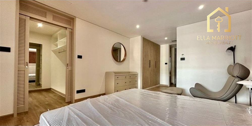 Sathorn: Luxurious 4BR Condo for Rent 13