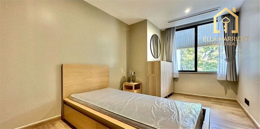 Sathorn: Luxurious 4BR Condo for Rent 16