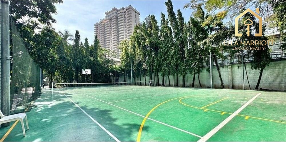 Sathorn: Luxurious 4BR Condo for Rent 25