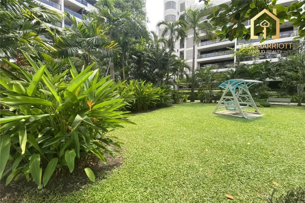 Sathorn: Luxurious 4BR Condo for Rent 28