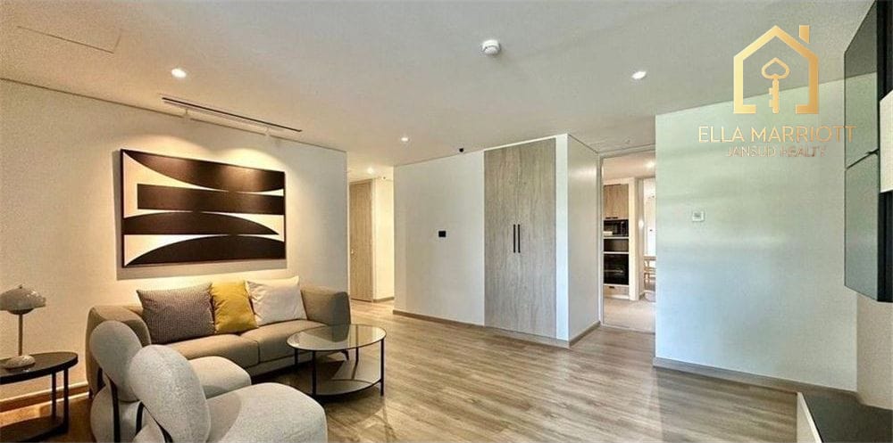Sathorn: Luxurious 4BR Condo for Rent 8