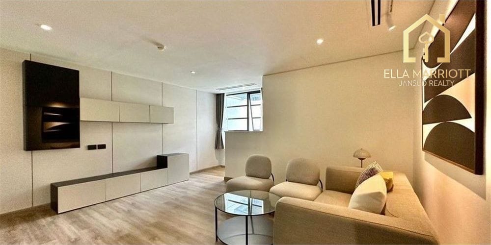 Sathorn: Luxurious 4BR Condo for Rent 9