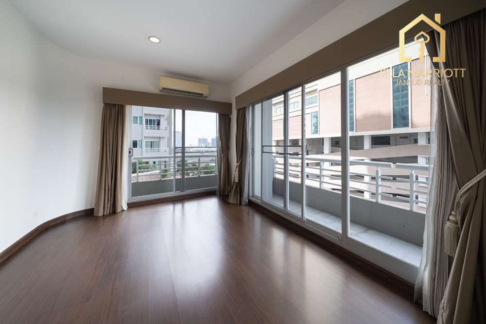 Luxurious Condo at Fourwings Residence, Bangkapi - 11 Mins Walk to MRT Yaek Lam Sali 27