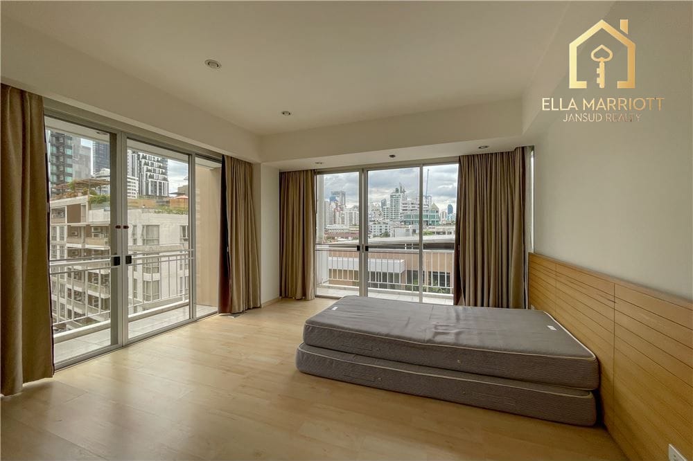 2 Bedroom Low-Rise Condo for Rent 150sqm | Cat Friendly | Steps from BTS Asoke 2