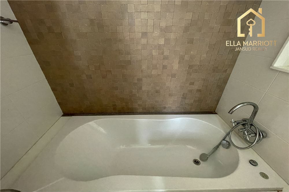 2 Bedroom Low-Rise Condo for Rent 150sqm | Cat Friendly | Steps from BTS Asoke 4