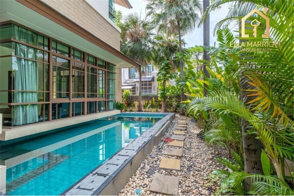 Corner Unit Single House with Private Pool 5