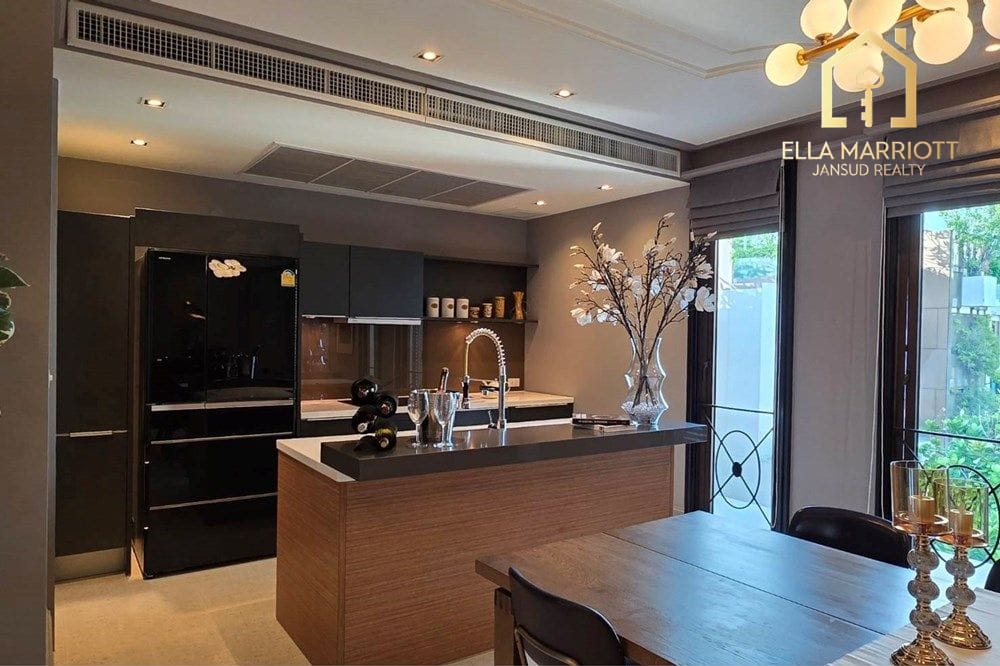 Luxury 303sqm Condo for Sale at Baan Lux Sathorn with Private Pool & Elevator - 35.5M 3