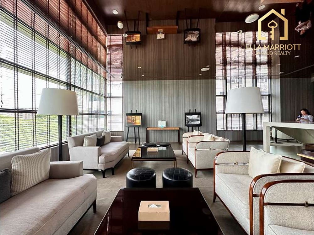 A unit with magnigicent panoramic views of Lumpini Park. 29