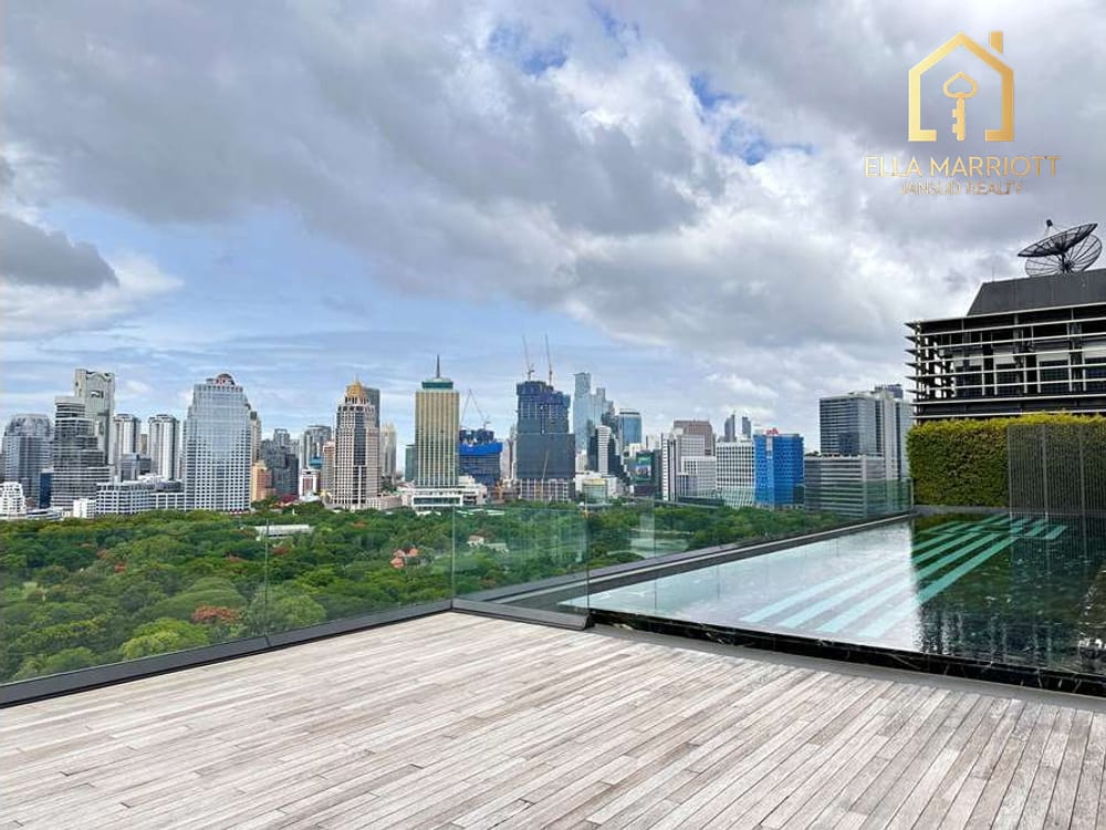 A unit with magnigicent panoramic views of Lumpini Park. 34