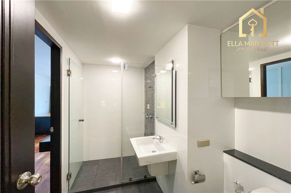 Haustierfreundliche 2+1-Schlafzimmer-Wohnung zu vermieten in Sukhumvit 53 10