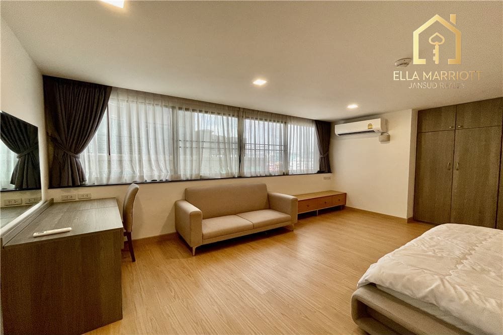 Renovated 3-Bed Condo for Sale with Tenant in President Park, Sukhumvit 24 - 13 Mins Walk to MRT Queen Sirikit 10
